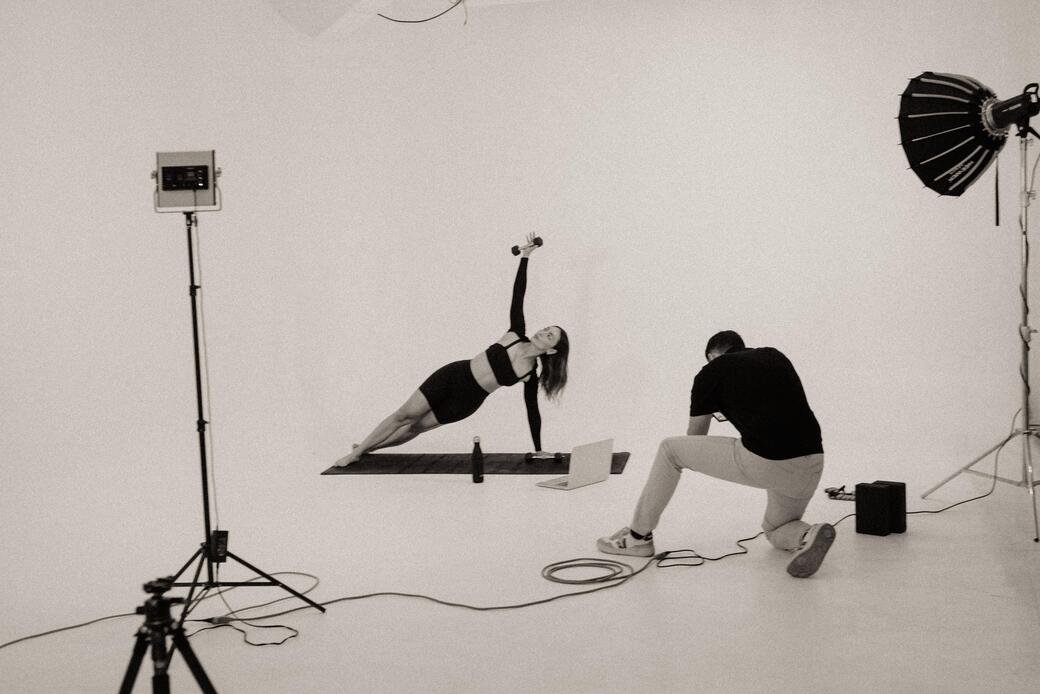 ale uriarte en estudio de fotografía